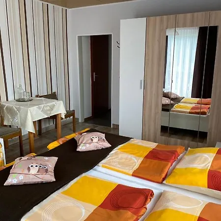 Zum Stadtwald 3*
